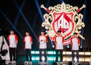 江南体育全站-包含在战胜MKOI后，HLE晋级2025EWC八强，淘汰赛首战对BLG或AL的词条