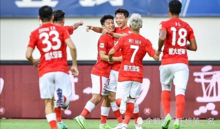 包含恒大客场惨败，教练组急需找出问题的词条