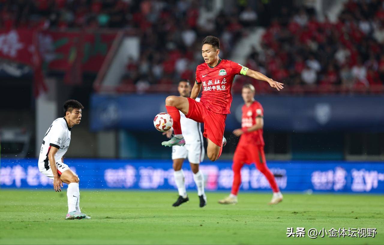 关于中超-莱昂纳多传射李新翔破门十人海港3-1河南的信息