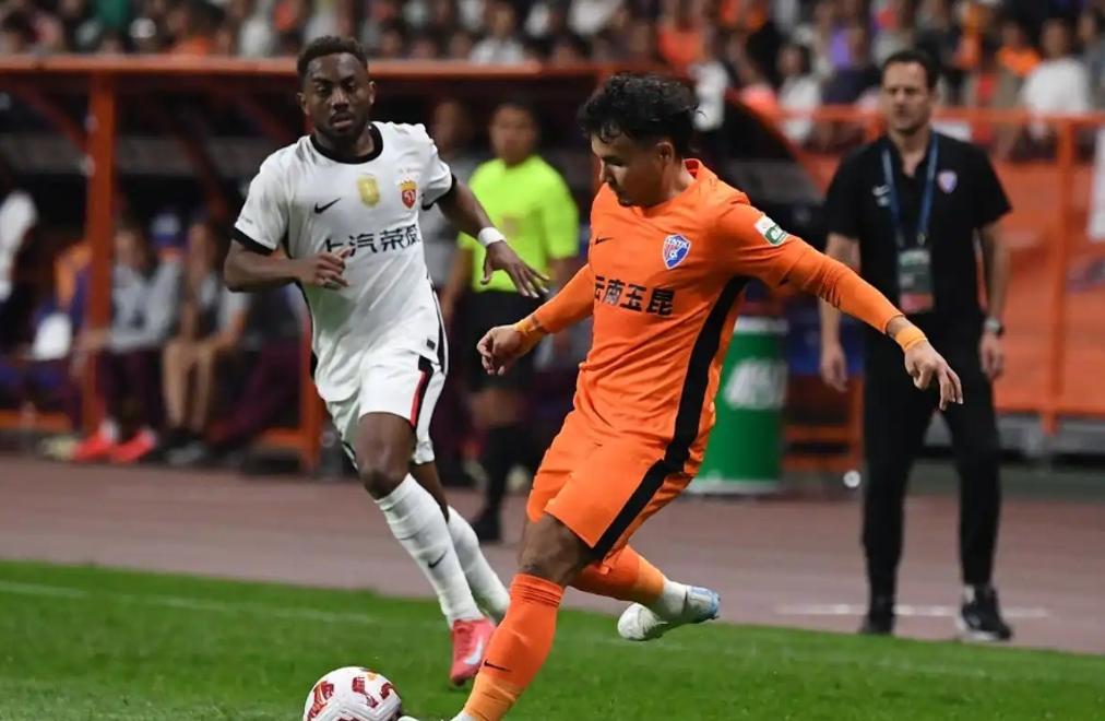 包含2-2！2-1！中超又乱了，国安不败重返第1，海港追平成都，泰山第5的词条